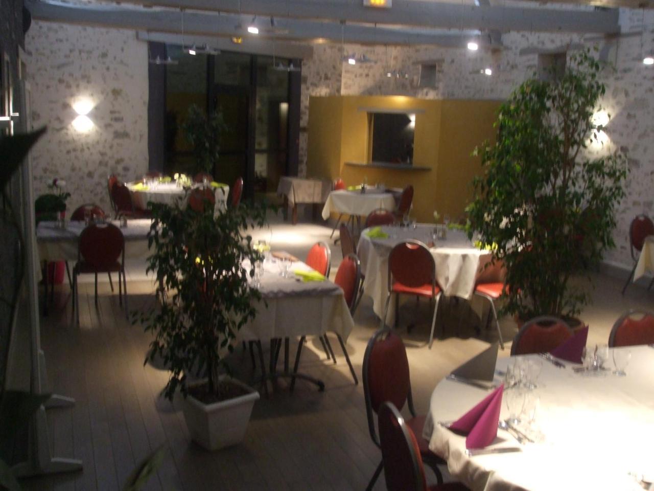 Le Relais Ξενοδοχείο Saint-Quentin-les-Anges Εξωτερικό φωτογραφία
